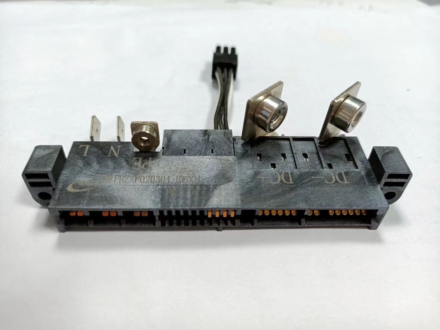 Similar Amphenol FCI connector DC 120A  , AC 40A ,signal 1A ( PHZ Gold Finger High Power Connector   PHZ-F020304-BW101   high-power gold finger connector socket)